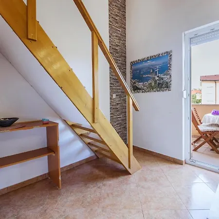 1 Bedroom Lovely In Apartament *