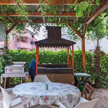 Apartmán 1 Bedroom Lovely In